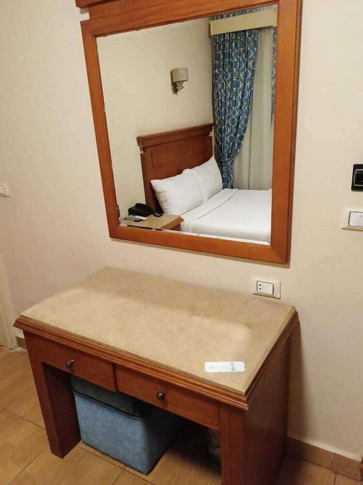 Aura Inn Tiba Pyramids Hotel