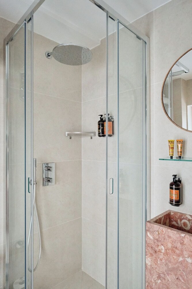 Hotel H�tel Elys�e Montmartre