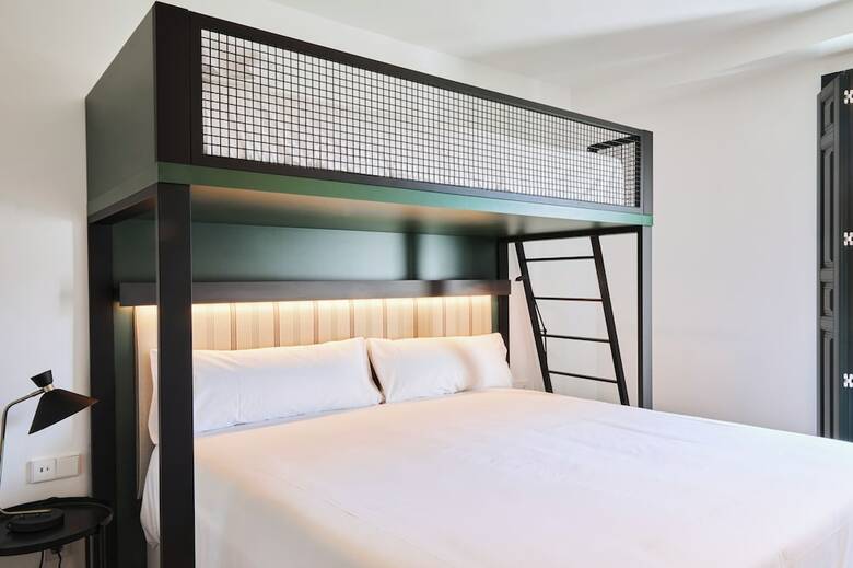 Hotel Latroupe Prado