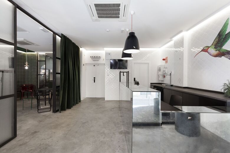 Hostal 2060 The Newton Hostel & Market
