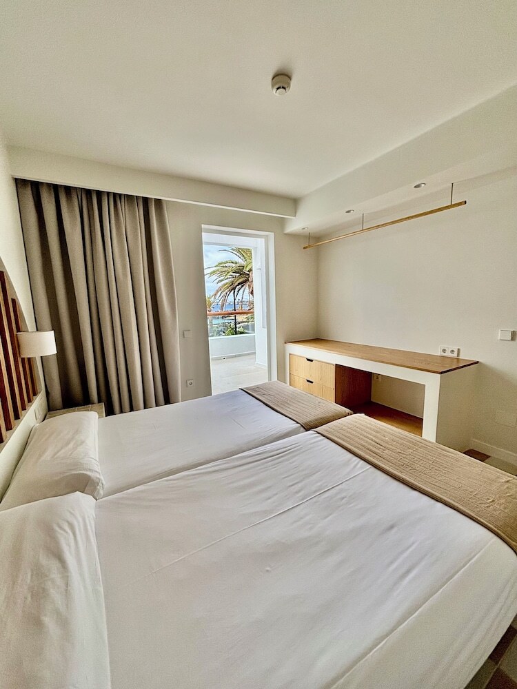 Hotel Neptuno Suites - Only Adults