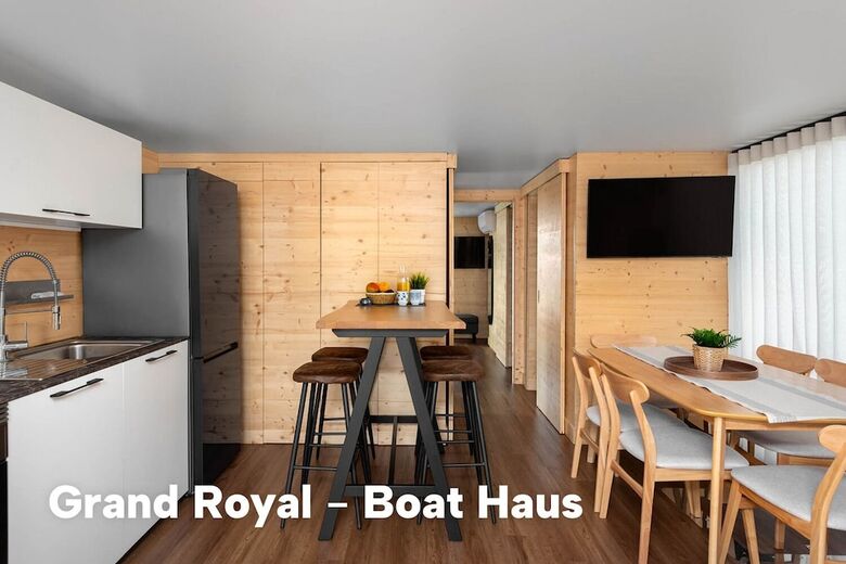 Boat Haus Mediterranean Experience Alcaidesa  La Linea