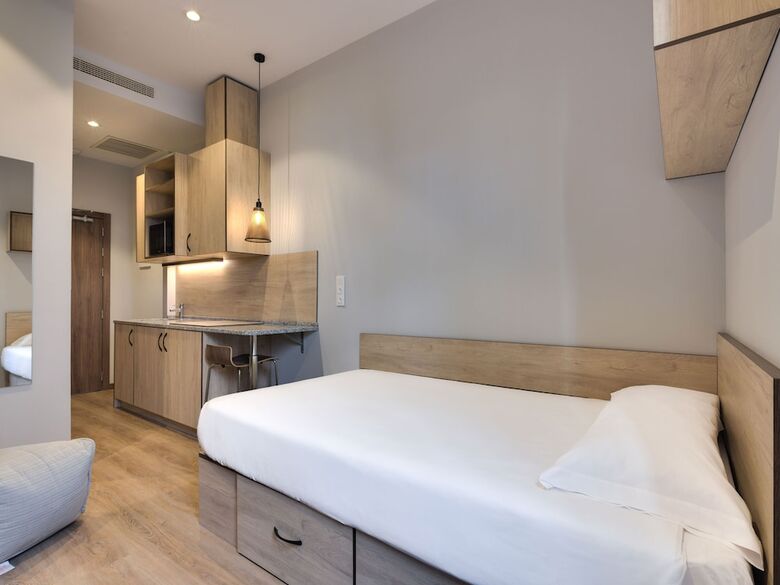 Hostal Livensa Living Studios Malaga Feria