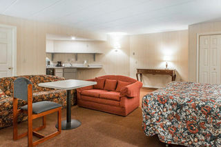 Hotel Econo Lodge Inn & Suites Groton