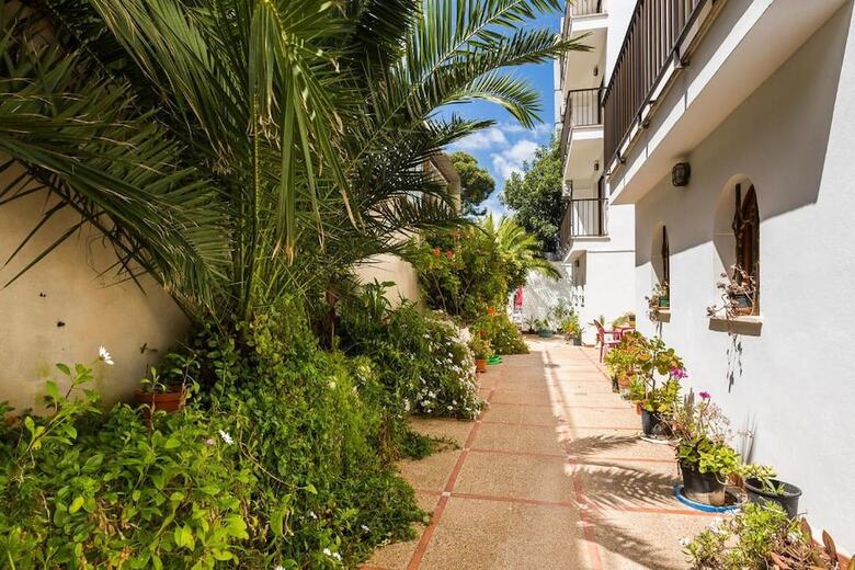 Aparthotel Bella Maria Apartments & Pool Club