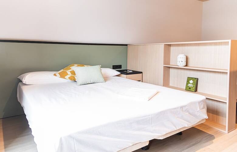 Residencia Atenea Living