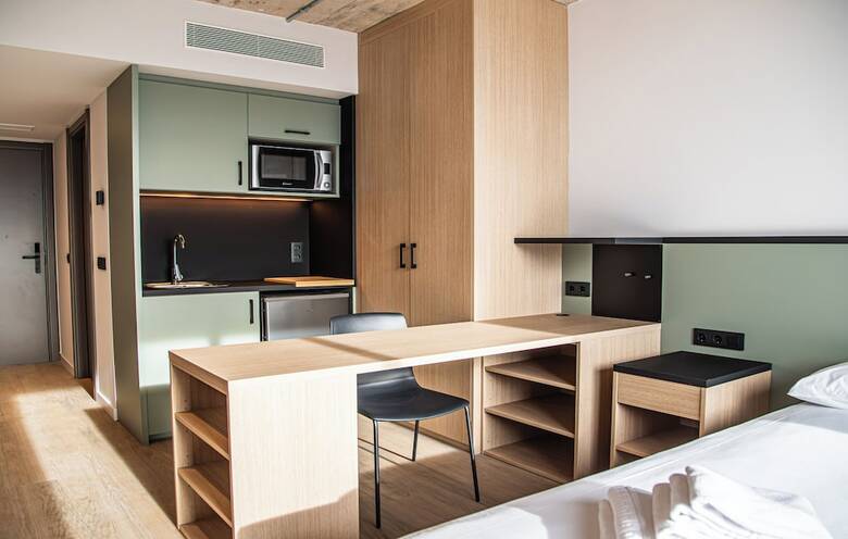 Residencia Atenea Living