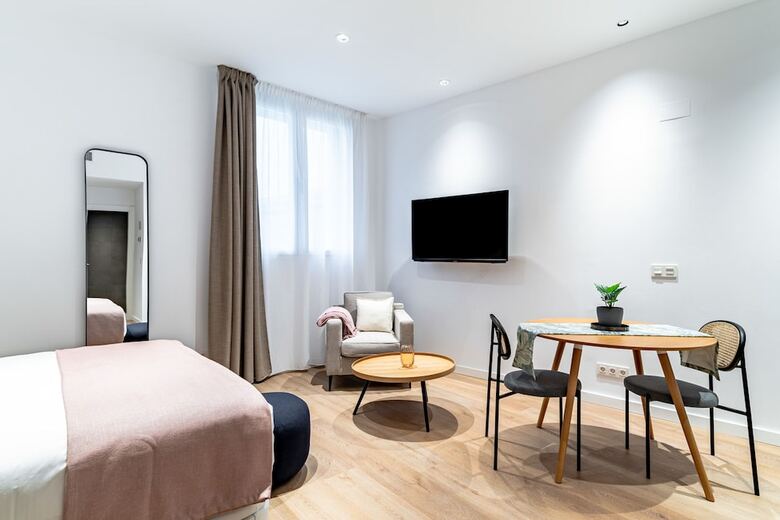 Aparthotel Limehome Sevilla Ronda De Capuchinos