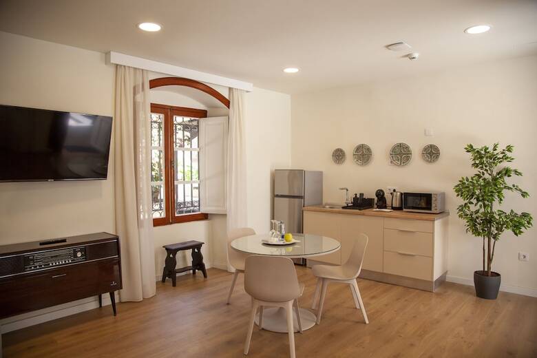 Hotel Nava Suites