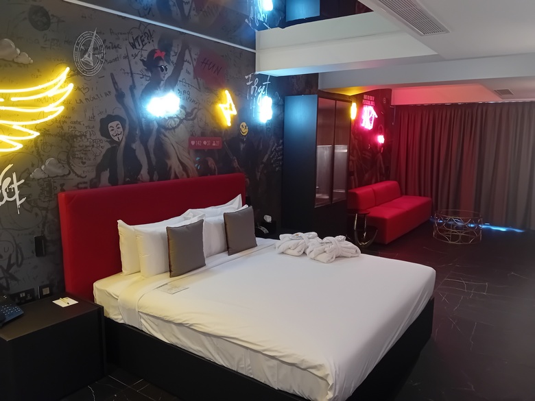 So City Hotel