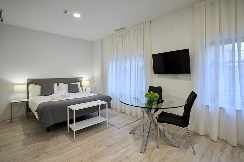Aparthotel Ines Luna Suites