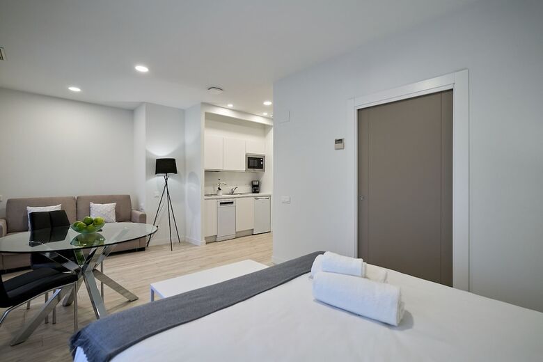 Aparthotel Ines Luna Suites