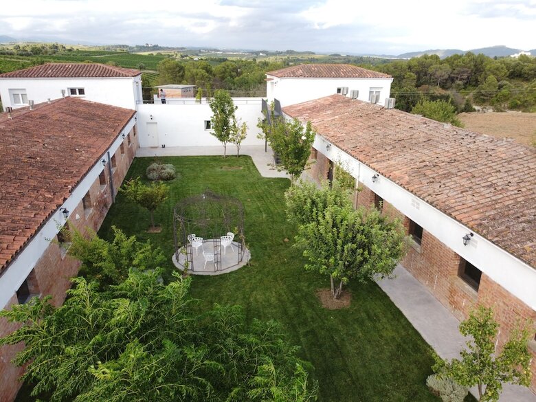 Hotel Masia Can Rovira