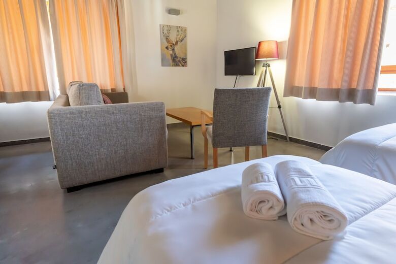 Hostal Albergue Inturjoven Cazorla - Hostel