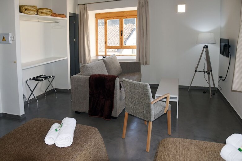 Hostal Albergue Inturjoven Cazorla - Hostel