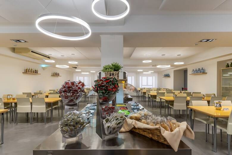 Hostal Albergue Inturjoven Cazorla - Hostel