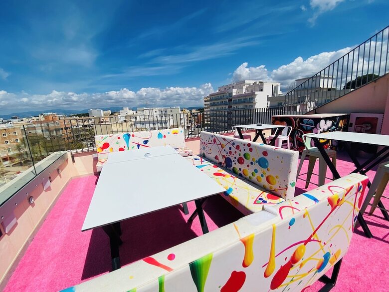 Hostal We Street Hostel - Albergue Juvenil