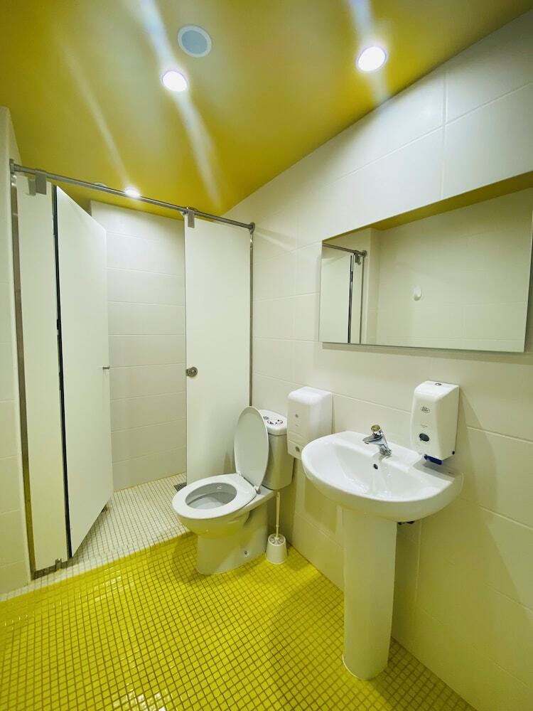 Hostal We Street Hostel - Albergue Juvenil