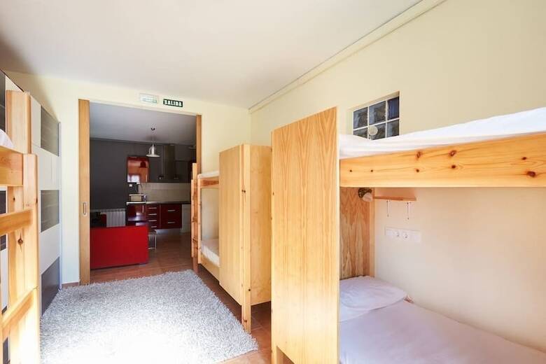 Hostal Alojamientos Ac� Y All� - Hostel