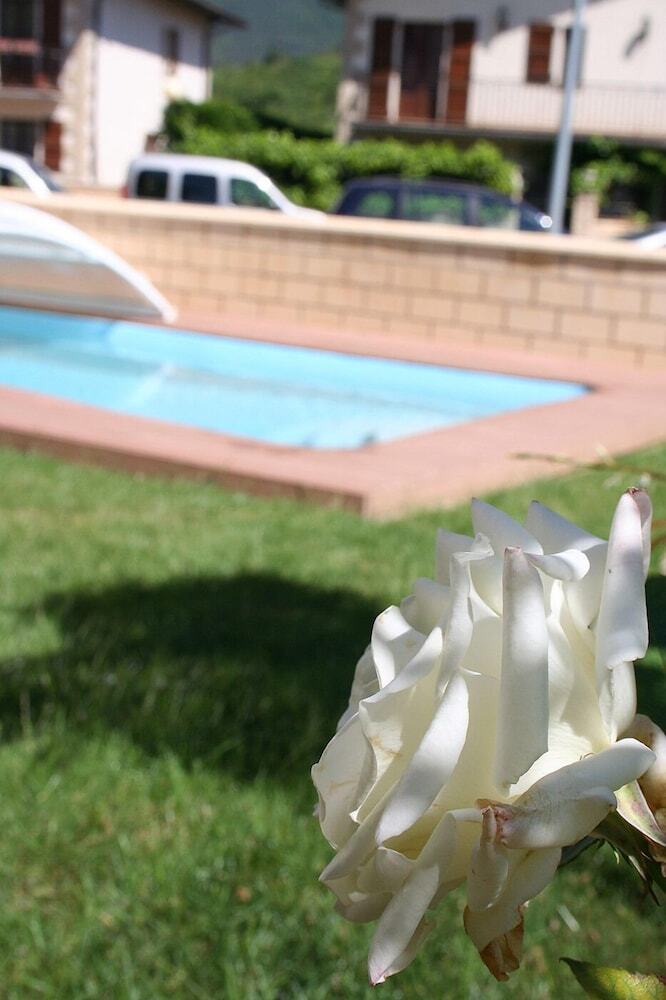 Hostal Alojamientos Ac� Y All� - Hostel