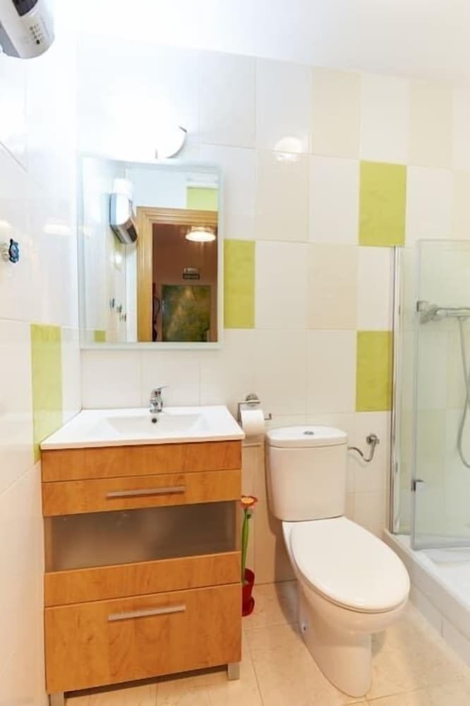 Hostal Alojamientos Ac� Y All� - Hostel