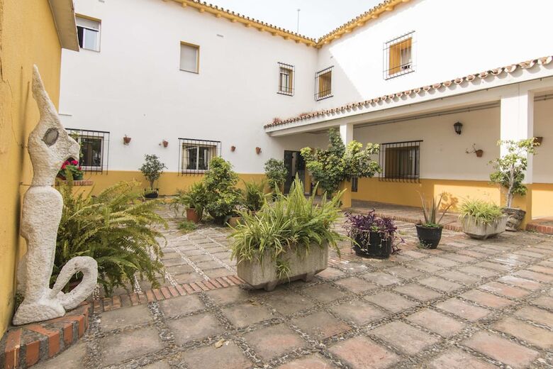 Hostal Marbella Inturjoven Youth Hostel