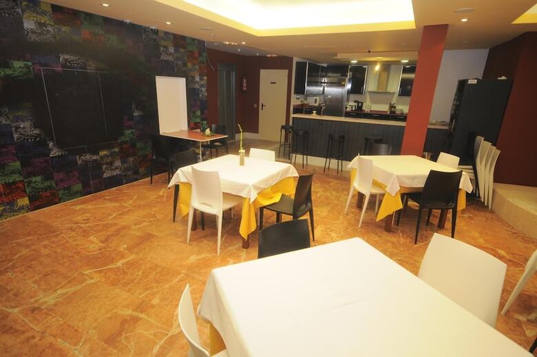 Hostal Revolutum Hostel