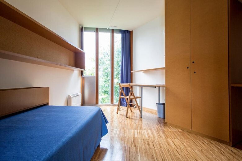 Hostal Residencia Universitaria O Castro - Campus Accommodation