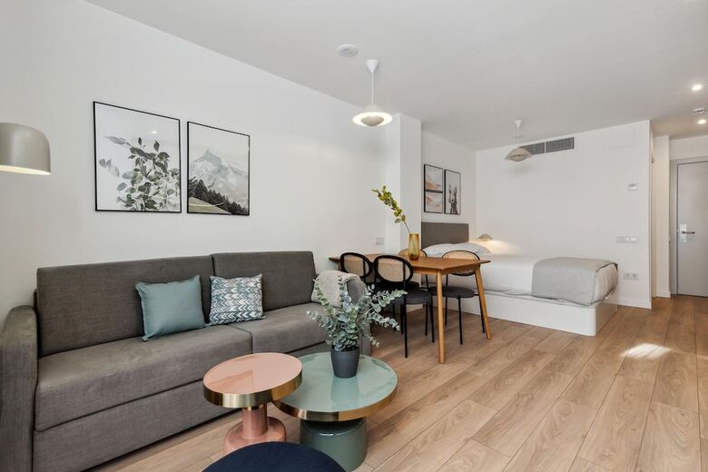 Aparthotel Limehome Valencia Carrer Del Pare Palau