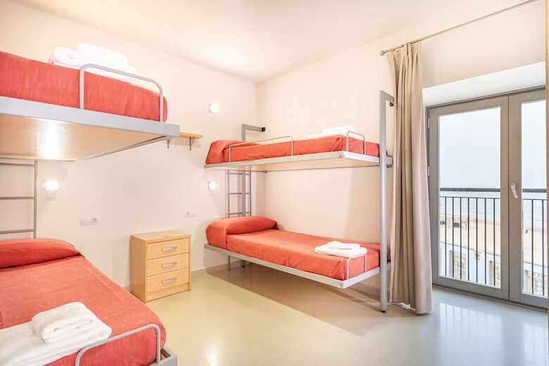 Hostal Albergue Inturjoven Chipiona - Hostel
