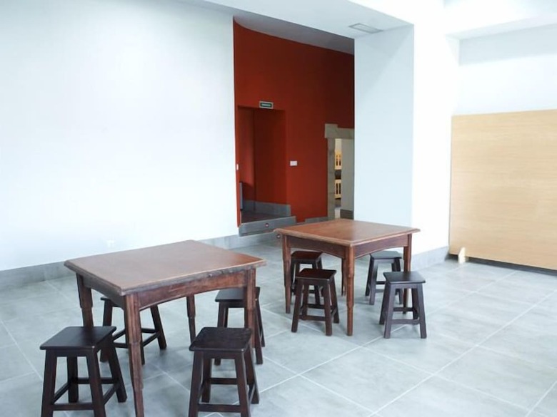 Hostal Albergue Monasterio De La Magdalena - Hostel