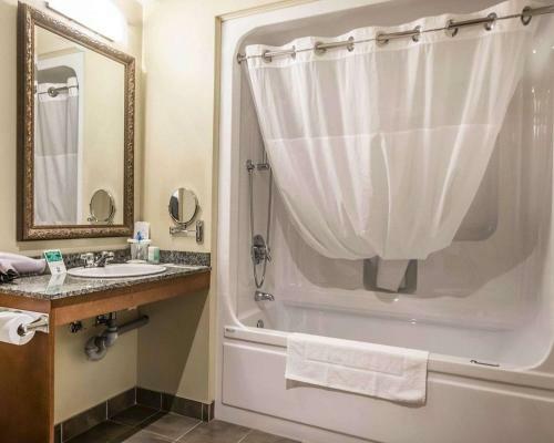 Hotel H�tel Quality Suites Drummondville