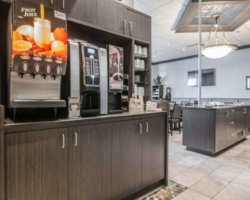 Hotel H�tel Quality Suites Drummondville