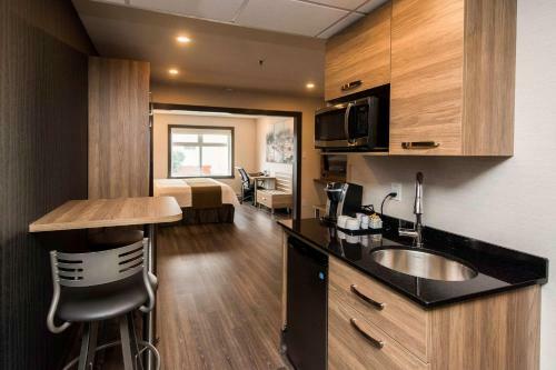 Hotel H�tel Quality Suites Drummondville
