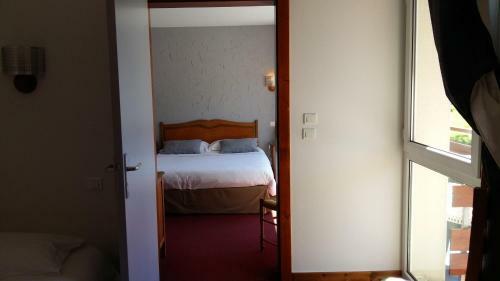 Hotel H�tel Les Chatelmin�s