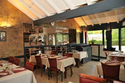 Hotel H�tel Les Chatelmin�s