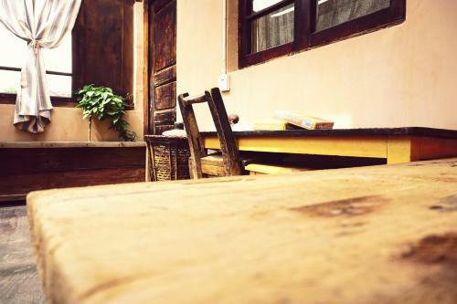 Hostal Shaxi Miss May Hotel
