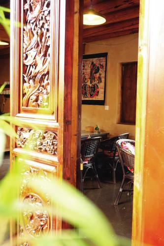Hostal Shaxi Miss May Hotel