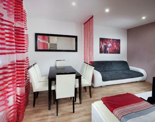Apartments Kope?n� With Parking