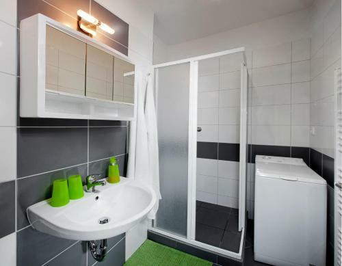 Apartments Kope?n� With Parking