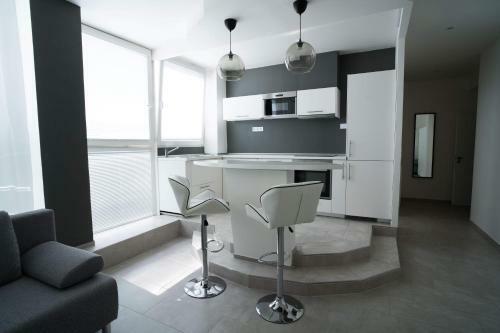 Apartments Kope?n� With Parking