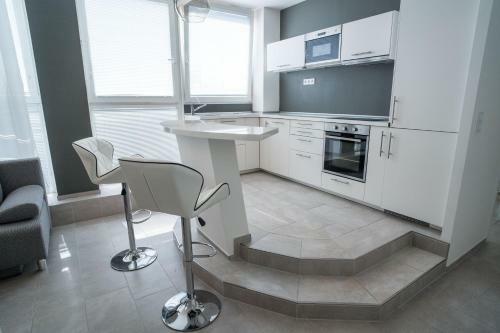 Apartments Kope?n� With Parking