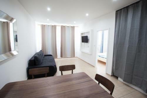 Apartments Kope?n� With Parking