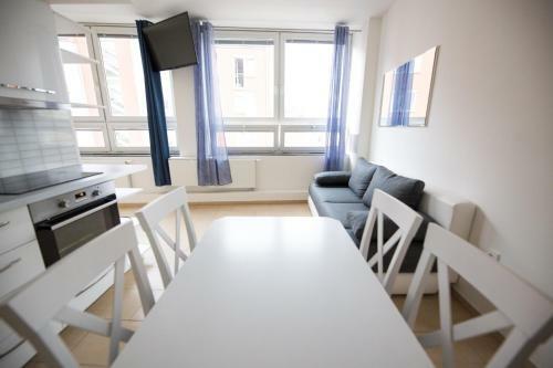 Apartments Kope?n� With Parking