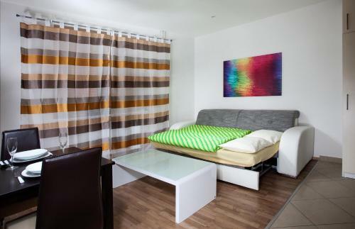 Apartments Kope?n� With Parking