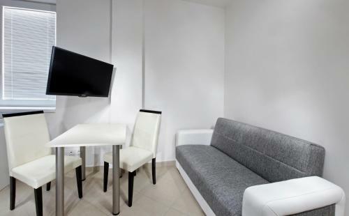 Apartments Kope?n� With Parking