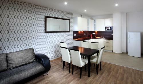 Apartments Kope?n� With Parking