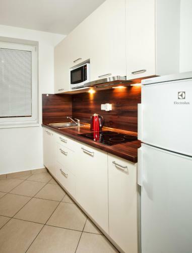 Apartments Kope?n� With Parking