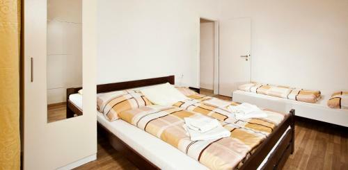 Apartments Kope?n� With Parking