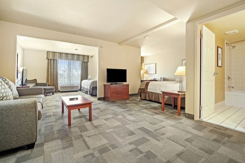 Hotel Wingate By Wyndham - Edmonton West